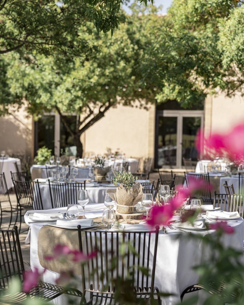 Vous désirez vous marier à la salle de réception les Berlettes au domaine de Sulauze à Miramas près de Salon de Provence ?