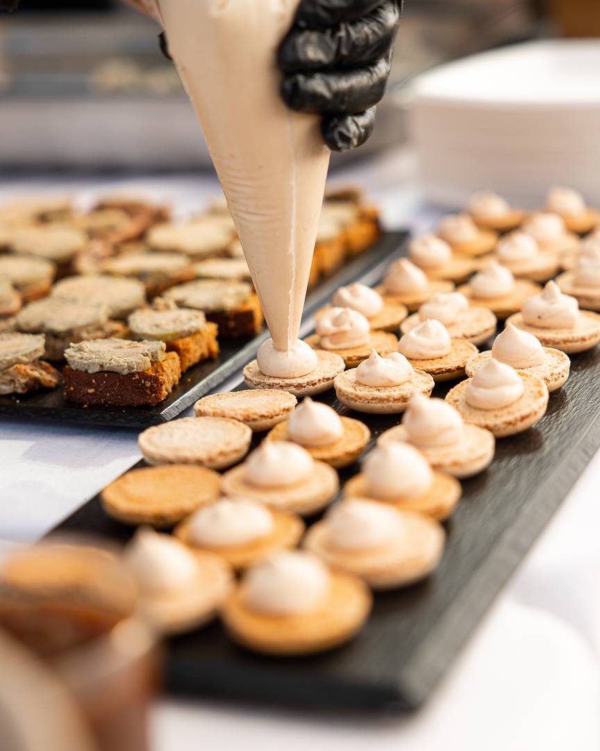Service traiteur cocktail dinatoire avec ateliers culinaires pour vos événements d'entreprise à Istres
