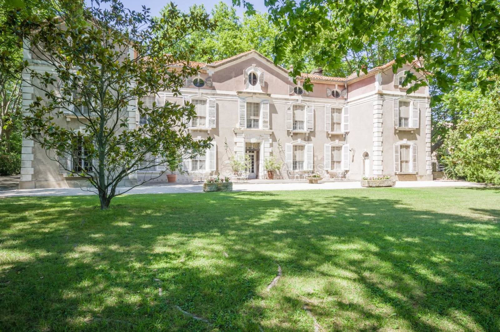 Traiteur pour mariage au Château Vergières à Saint-Martin-de-Crau près d’Arles