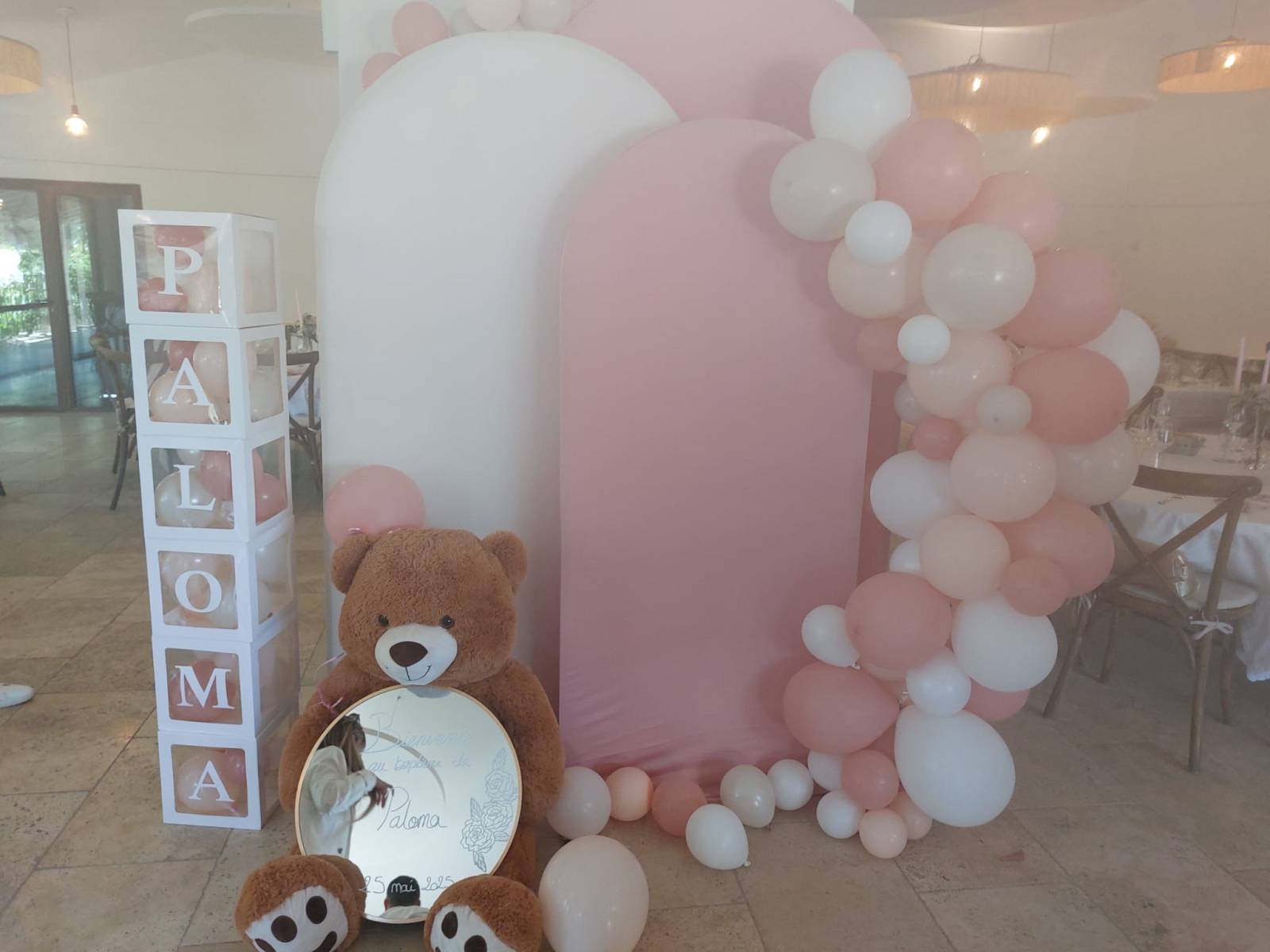 Traiteur pour un baptême  dans une salle de réception à Eyguières