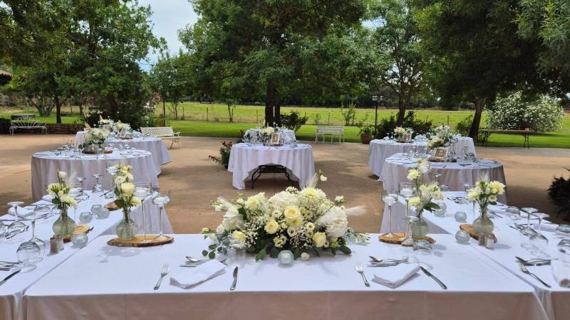 Vous désirez vous marier à la salle de réception les Berlettes au domaine de Sulauze à Miramas près de Salon de Provence ?