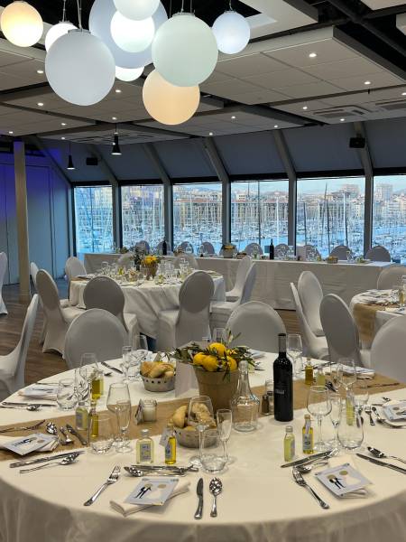 Traiteur sur mesure pour un mariage au Fort Ganteaume à Marseille sur le Vieux Port