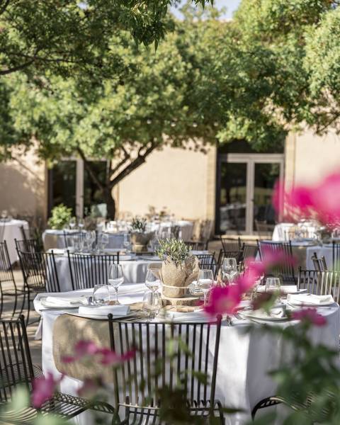 Vous désirez vous marier à la salle de réception les Berlettes au domaine de Sulauze à Miramas près de Salon de Provence ?
