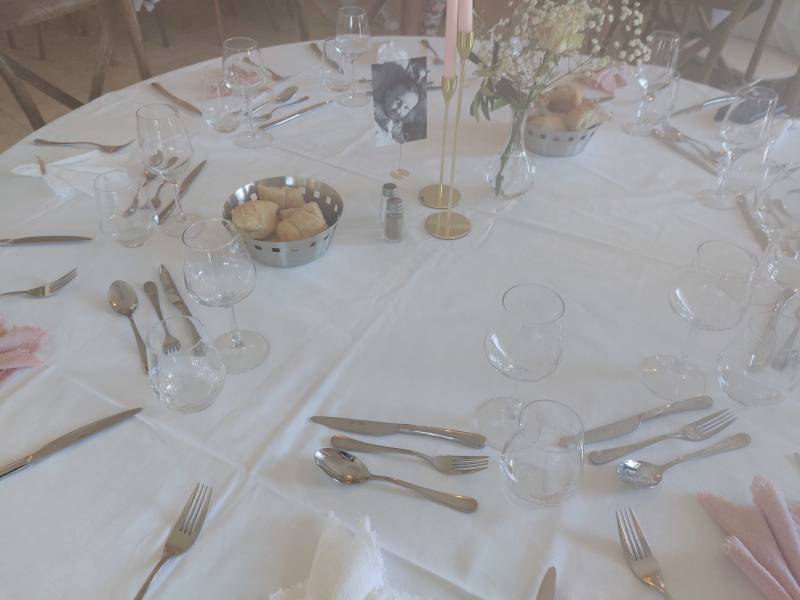 Traiteur pour un baptême  dans une salle de réception à Eyguières